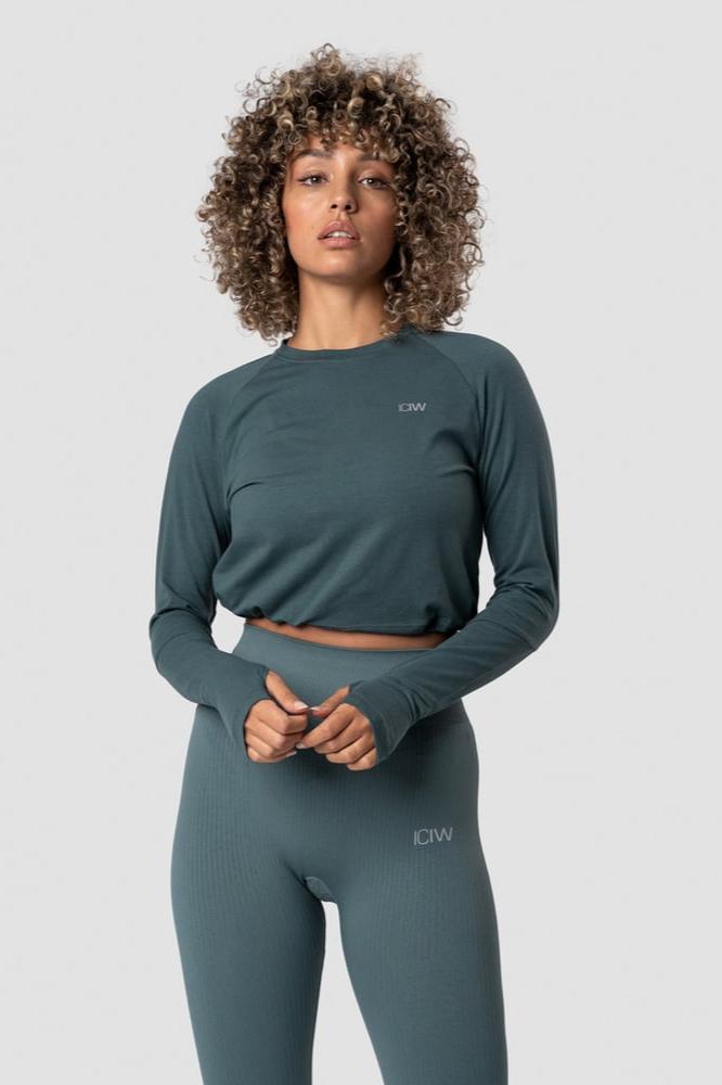 define cropped adjustable long sleeve jungle green