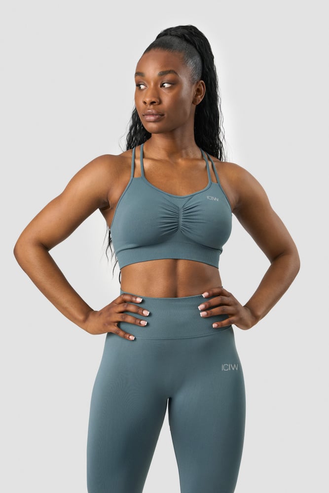 define seamless scrunch sports bra jungle green